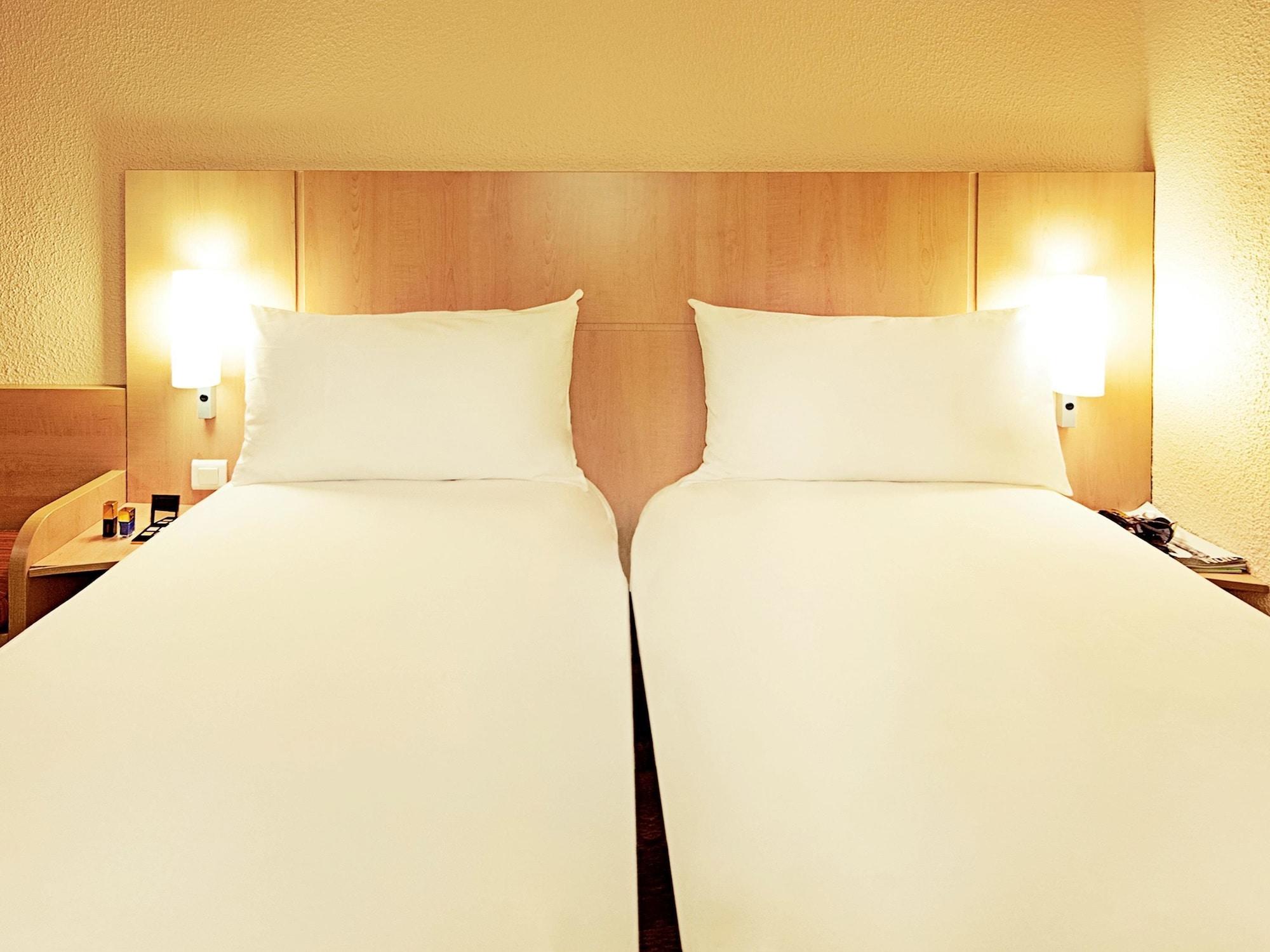 Hotel Ibis Coimbra Centro Bagian luar foto