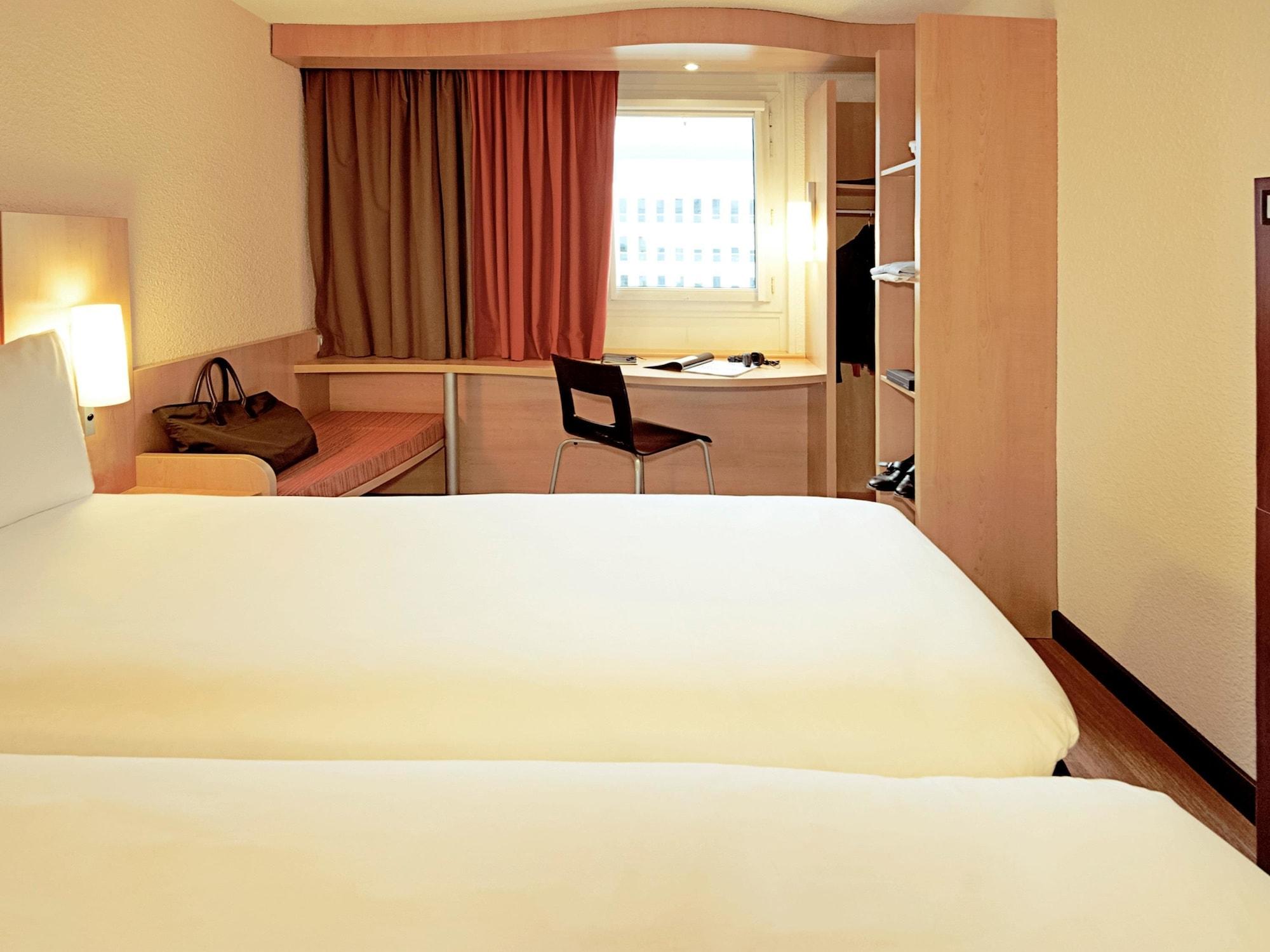 Hotel Ibis Coimbra Centro Bagian luar foto