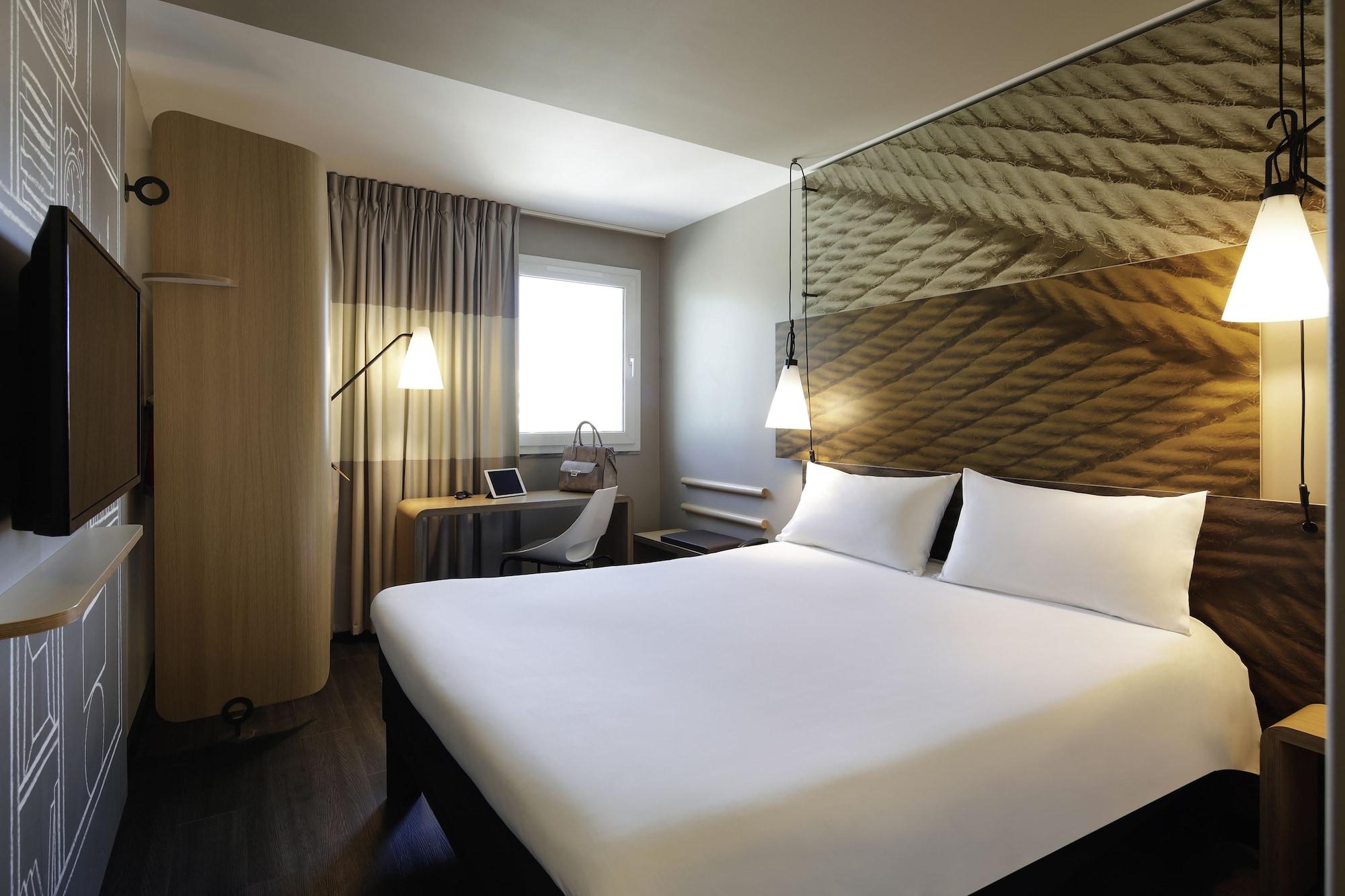 Hotel Ibis Coimbra Centro Bagian luar foto