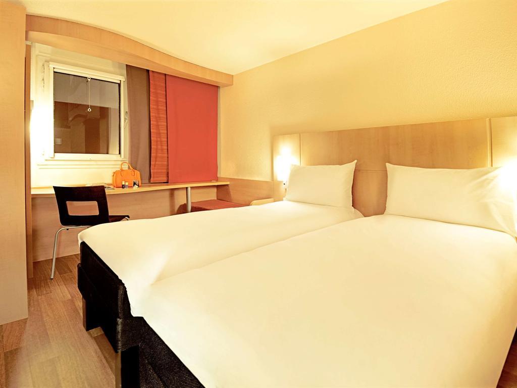Hotel Ibis Coimbra Centro Bagian luar foto